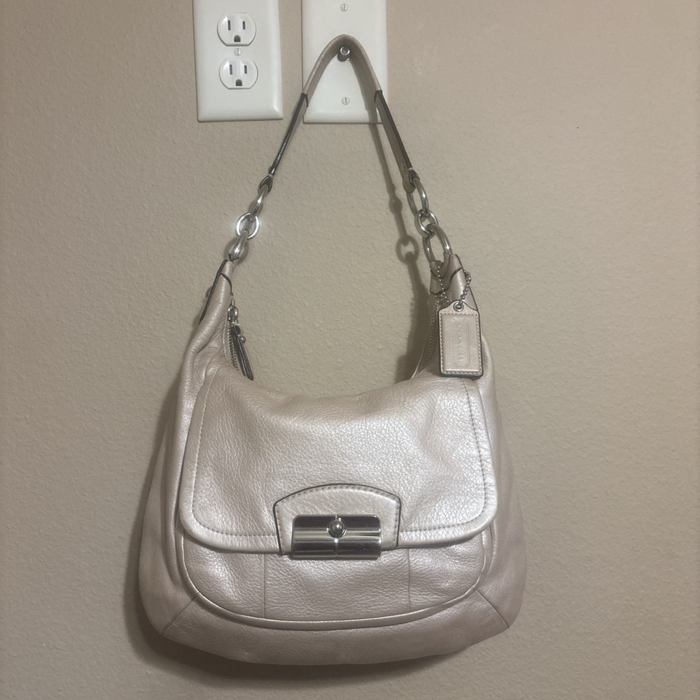 Coach Cream shiny Leather Shoulder Bag